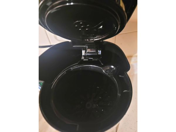 BLACK+DECKER CM0700B 5-Cup Coffee Maker - Water Tank