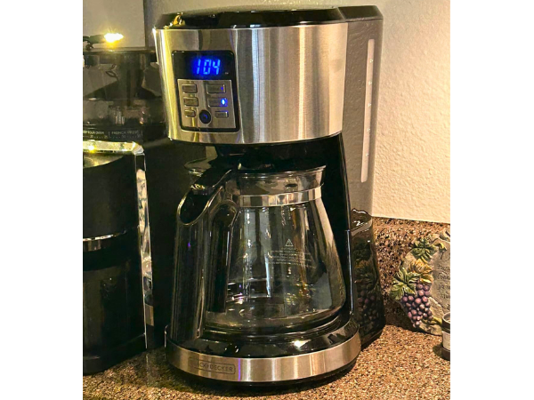 Black+Decker 12-cup Programmable Coffee Maker Brew Strength Selector