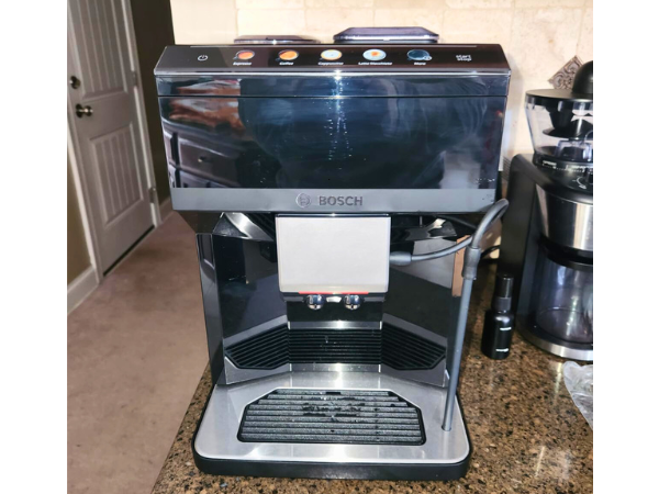 Bosch 500 Series Espresso Machine - Barista-level Extraction