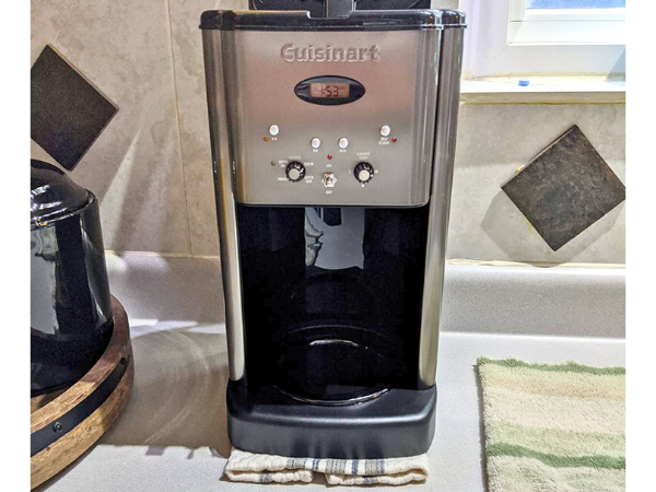 Cuisinart DCC-1200 Coffee Maker -Size And Design
